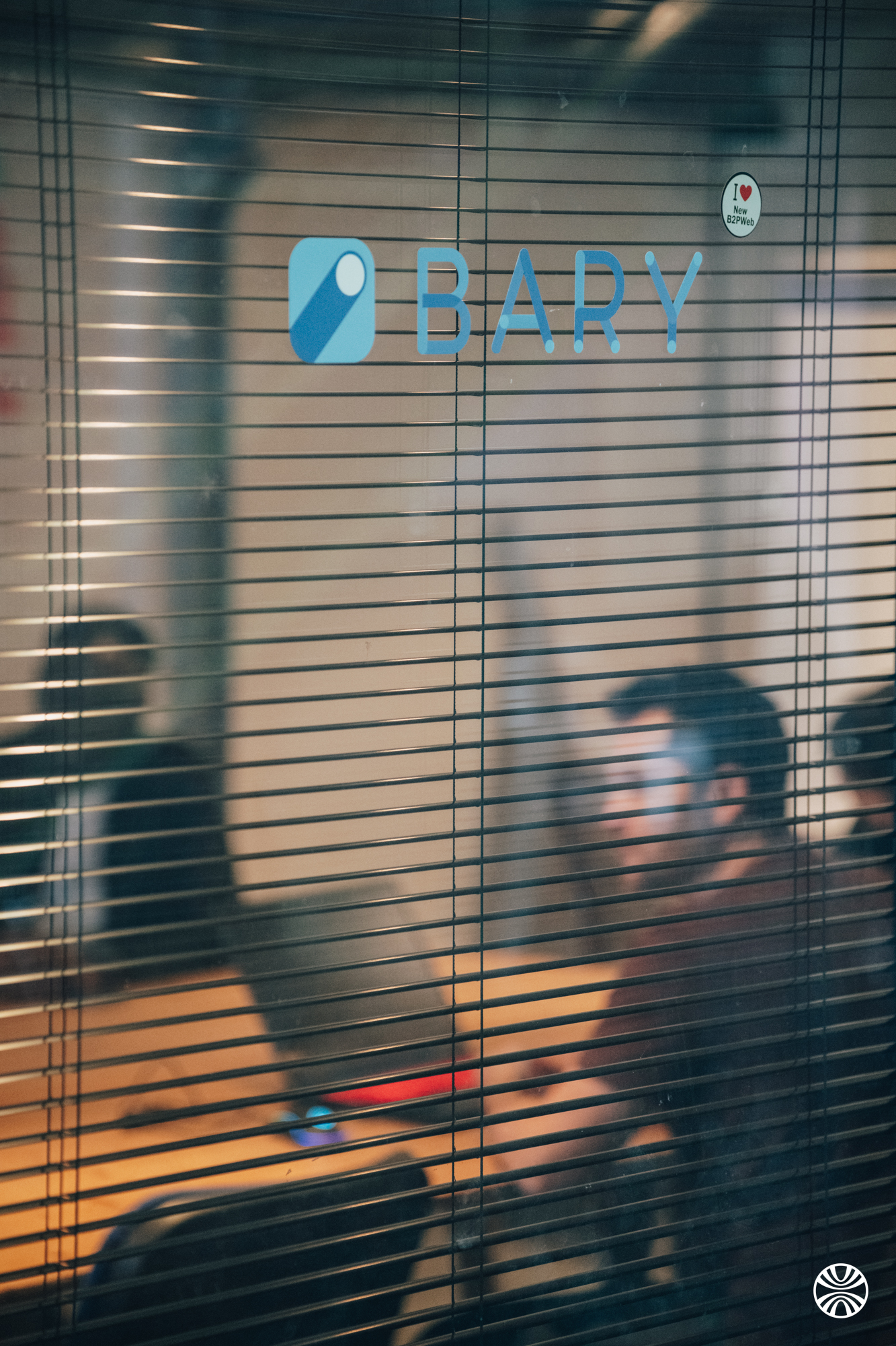 Equipe bary autour d'une table